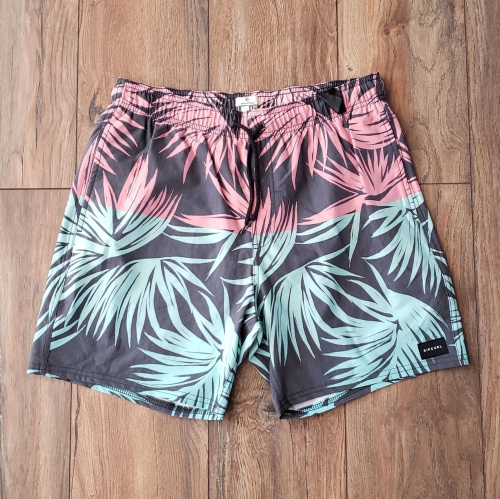 NWT Rip Curl Volley Shorts (M)